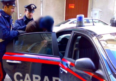 Si fingono carabinieri per truffare un anziano. Arrestato gioiese
