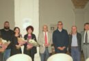 Nicola Delle Noci e le immagini delle donne nel chiostro comunale/foto